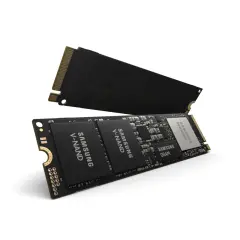 Dwa dyski SSD NVMe Samsung. Jeden leży na drugim, oba z widocznymi układami V-NAND i kontrolerem Phoenix.