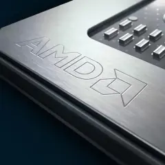 Metalowa powierzchnia procesora AMD z wygrawerowanym logo. To potężny Ryzen 9 6900HX, serce nowoczesnych laptopów gamingowych.
