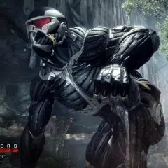 Żołnierz w zaawansowanym kombinezonie z Crysis 3, gotowy do akcji. Sprawdź wymagania gry, by cieszyć się taką grafiką!
