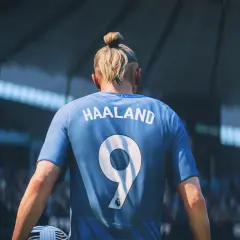 Piłkarz Haaland w błękitnej koszulce z numerem 9, gotowy do gry. Sprawdź fc 24 wymagania, by cieszyć się grą!