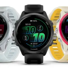 Zegarki Garmin Forerunner 570 w różnych kolorach: czarny, jasnoszary, czarny, kremowo-żółty i biały.