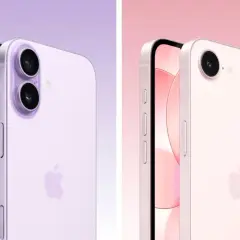 Dwa telefony iPhone w pastelowych kolorach: fioletowy z podwójnym aparatem i różowy z pojedynczym. Czyżby zapowiedź ip 17e?