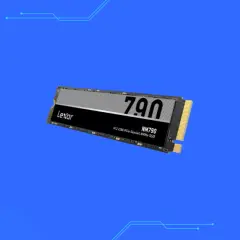 Dysk Lexar NM790 M.2 2280 PCIe Gen4x4 NVMe SSD, jeden z nowoczesnych rodzajów dysków SSD, prezentowany na niebieskim tle.