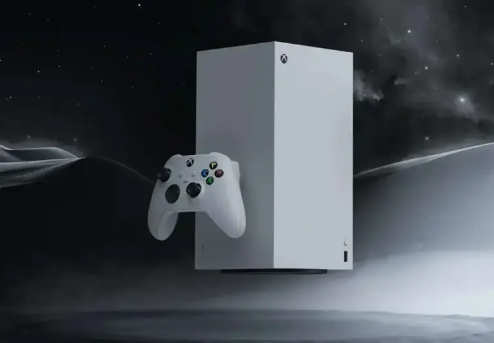 Biały kontroler Xbox i konsola Series X unoszą się w kosmicznej scenerii, przypominając o dniu, kiedy wyszedł Xbox Series X.