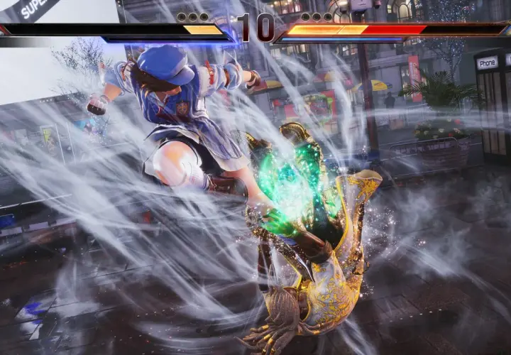 Asuka wykonuje kopnięcie w powietrzu, walcząc z Leroyem. Gra Tekken 8 wymaga mocnego sprzętu.