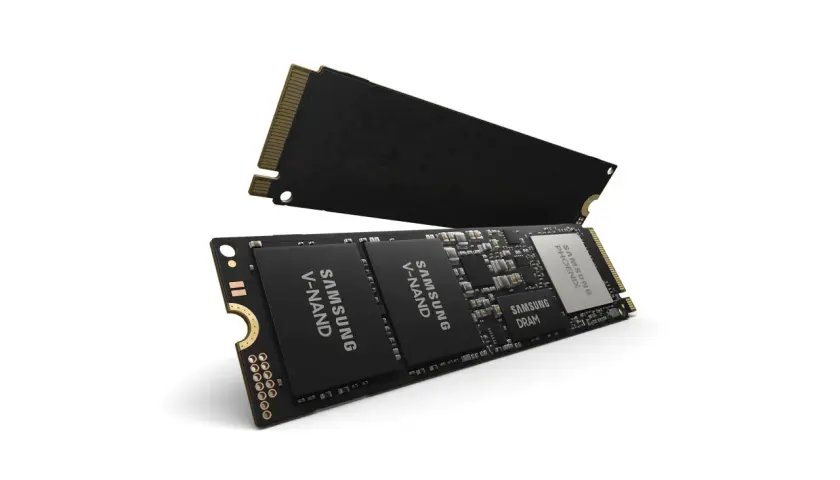 Dwa dyski SSD NVMe Samsung. Jeden leży na drugim, oba z widocznymi układami V-NAND i kontrolerem Phoenix.