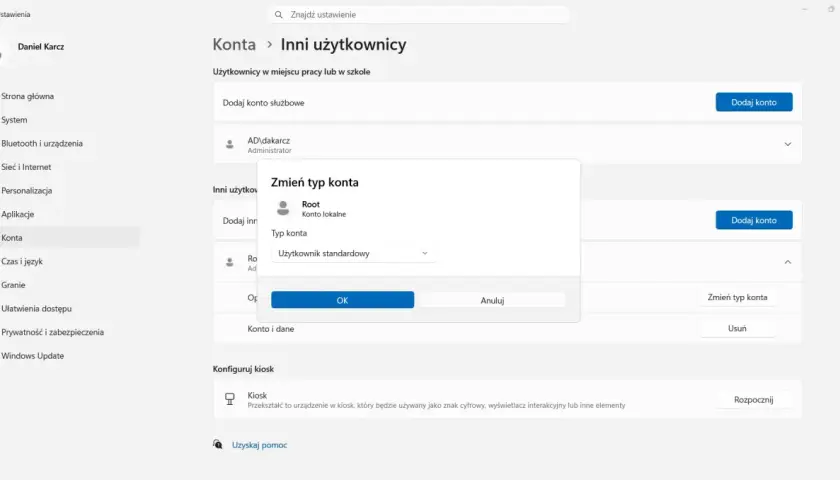 Zmiana administratora Windows 11: okno "Zmień typ konta" dla użytkownika Root, z opcją zmiany na "Użytkownik standardowy".