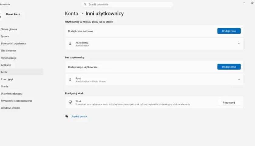 Ekran ustawień konta Windows 11 z opcjami dodawania i zarządzania użytkownikami.