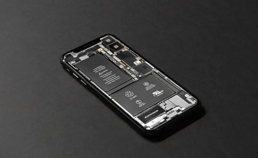 Jak dbać o baterię w telefonie? 3 zasady bez mitów