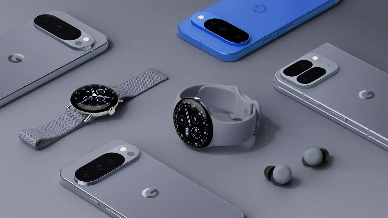 Zestaw urządzeń Google: telefony, smartwatch i słuchawki, napędzane przez potężny procesor Google Tensor.
