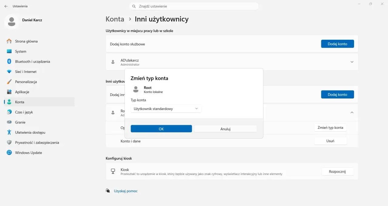 Zmiana administratora Windows 11: okno "Zmień typ konta" dla użytkownika Root, z opcją zmiany na "Użytkownik standardowy".