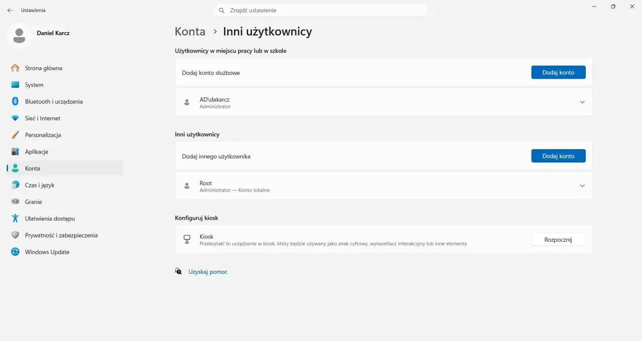 Ekran ustawień konta Windows 11 z opcjami dodawania i zarządzania użytkownikami.