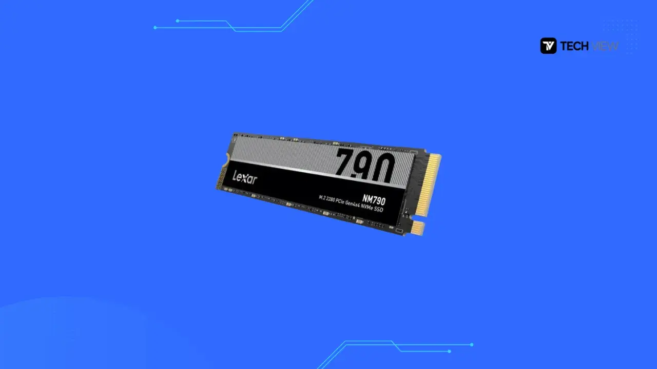 Dysk Lexar NM790 M.2 2280 PCIe Gen4x4 NVMe SSD, jeden z nowoczesnych rodzajów dysków SSD, prezentowany na niebieskim tle.
