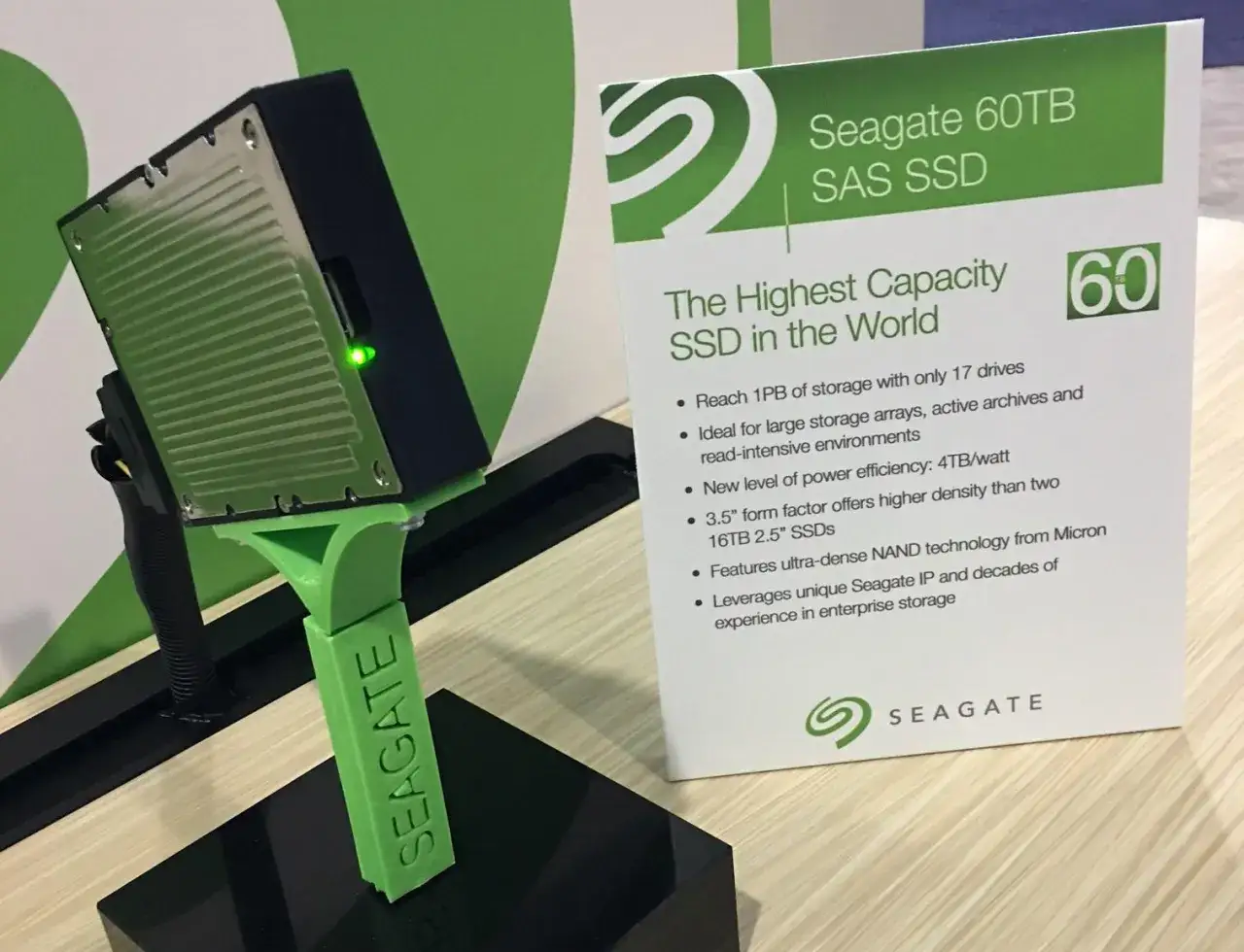 Seagate 60TB SAS SSD – największy dysk HDD na świecie, oferujący 1PB pamięci.
