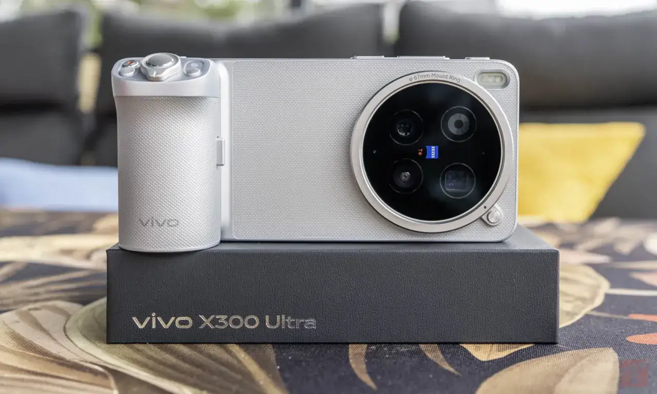 Telefon vivo X300 Ultra z aparatem Zeiss, który telefon ma najlepszy aparat? Ten model z pewnością aspiruje do tego tytułu.