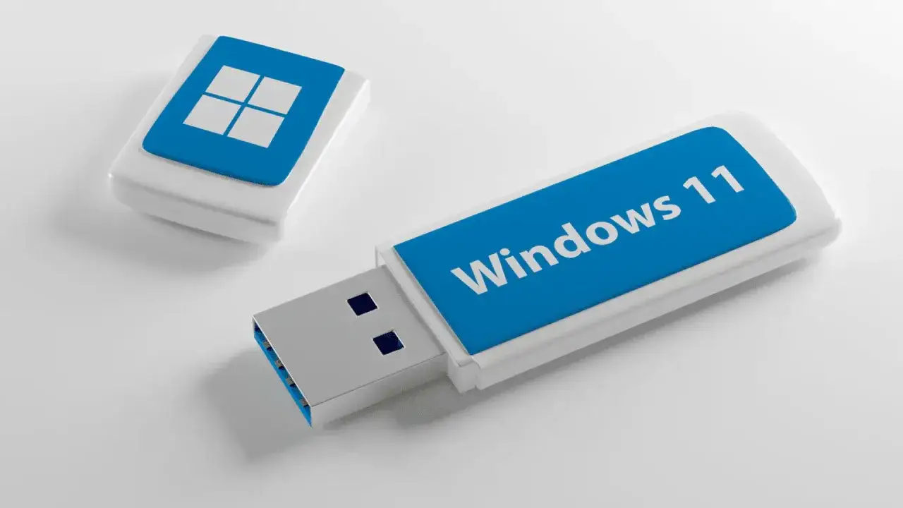 Pendrive z napisem 