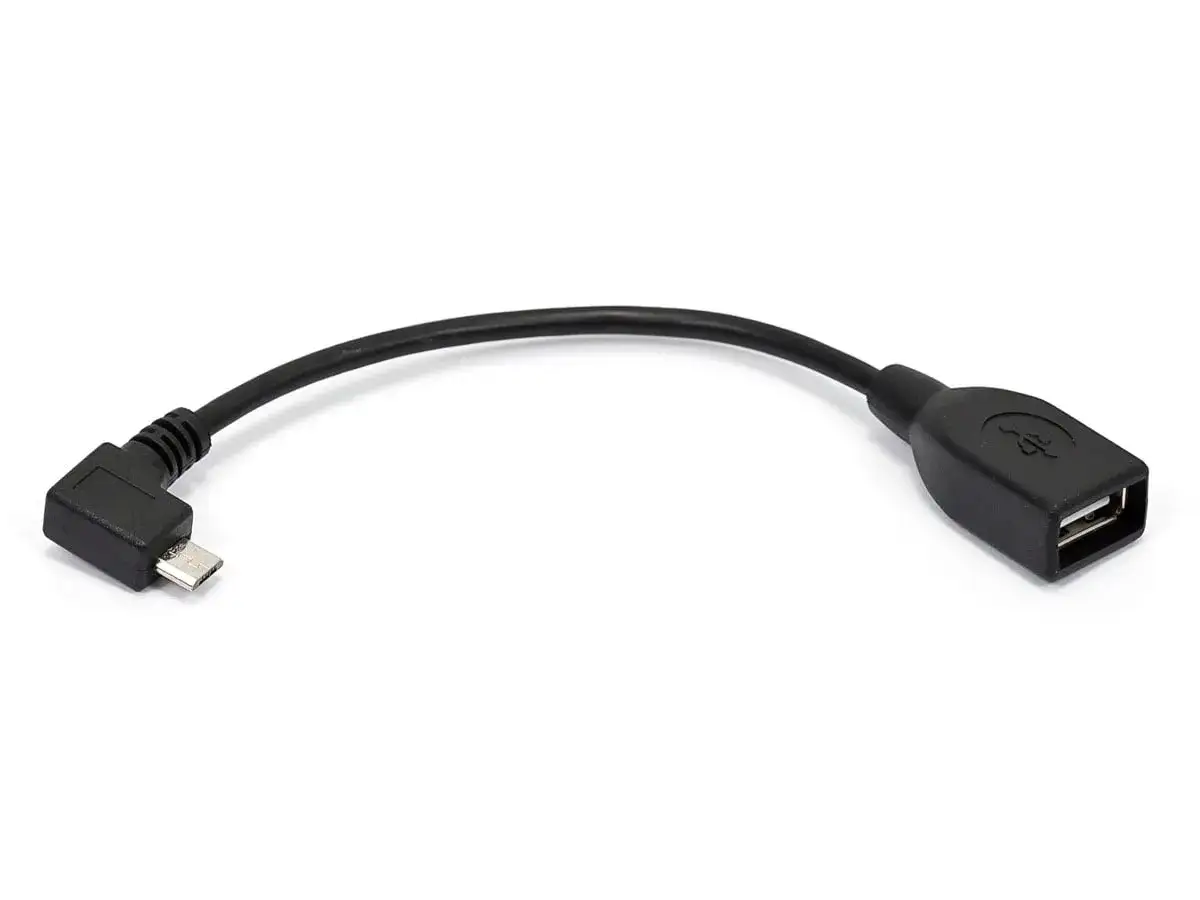 Adapter USB OTG, kt&oacute;ry pozwala sprawdzić, czy można podłączyć pendrive do telefonu.